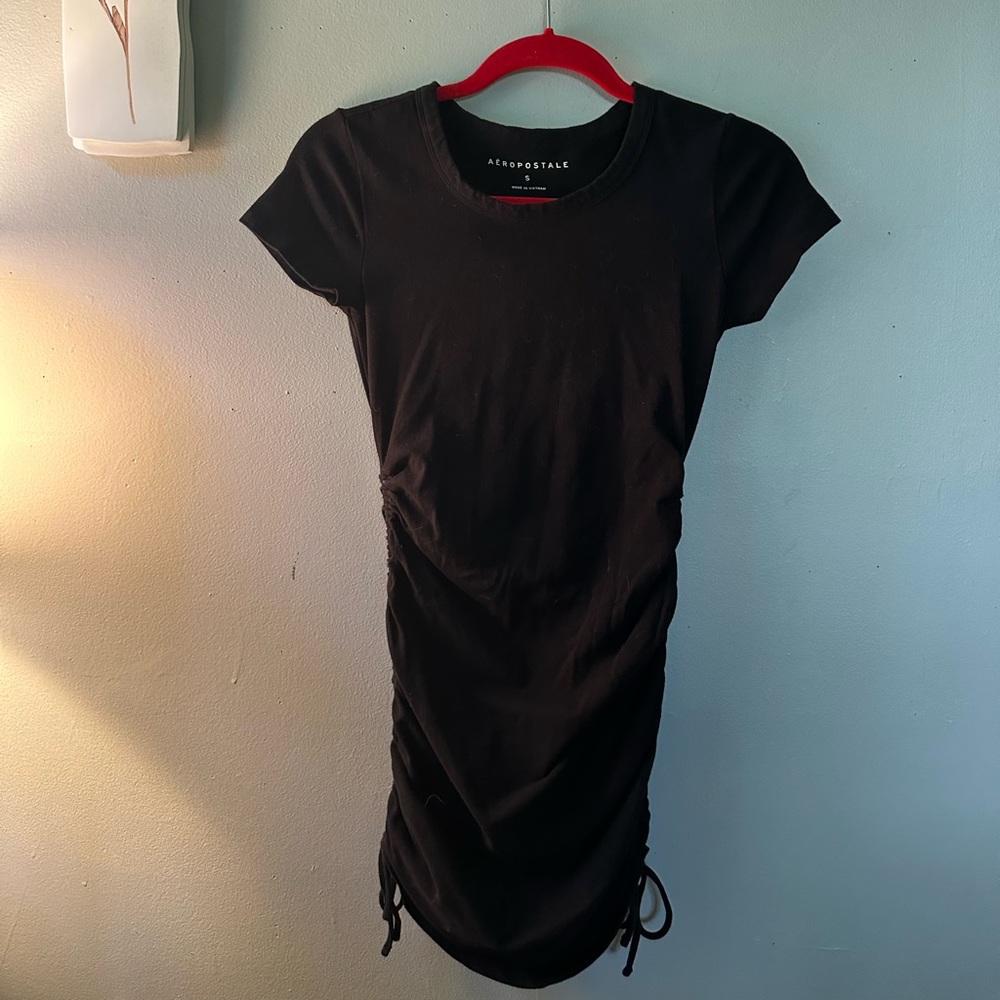 Simple black scrunched dress !